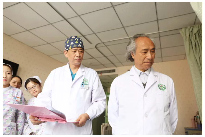 热烈欢迎妇产科泰斗谢庆煌教授莅临大兴医院指导工作