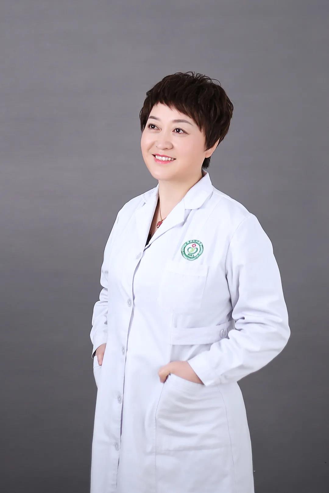 李晓燕,妇产科主任医师,西安医学院特聘教授,国家内镜医师培训教师